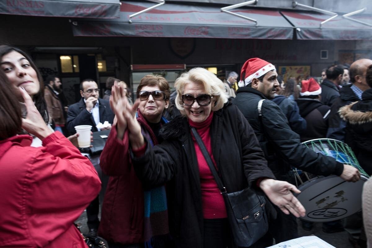 Παραμονή Χριστουγέννων, λίγες ώρες πριν το επίσημο οικογενειακό τραπέζι. 