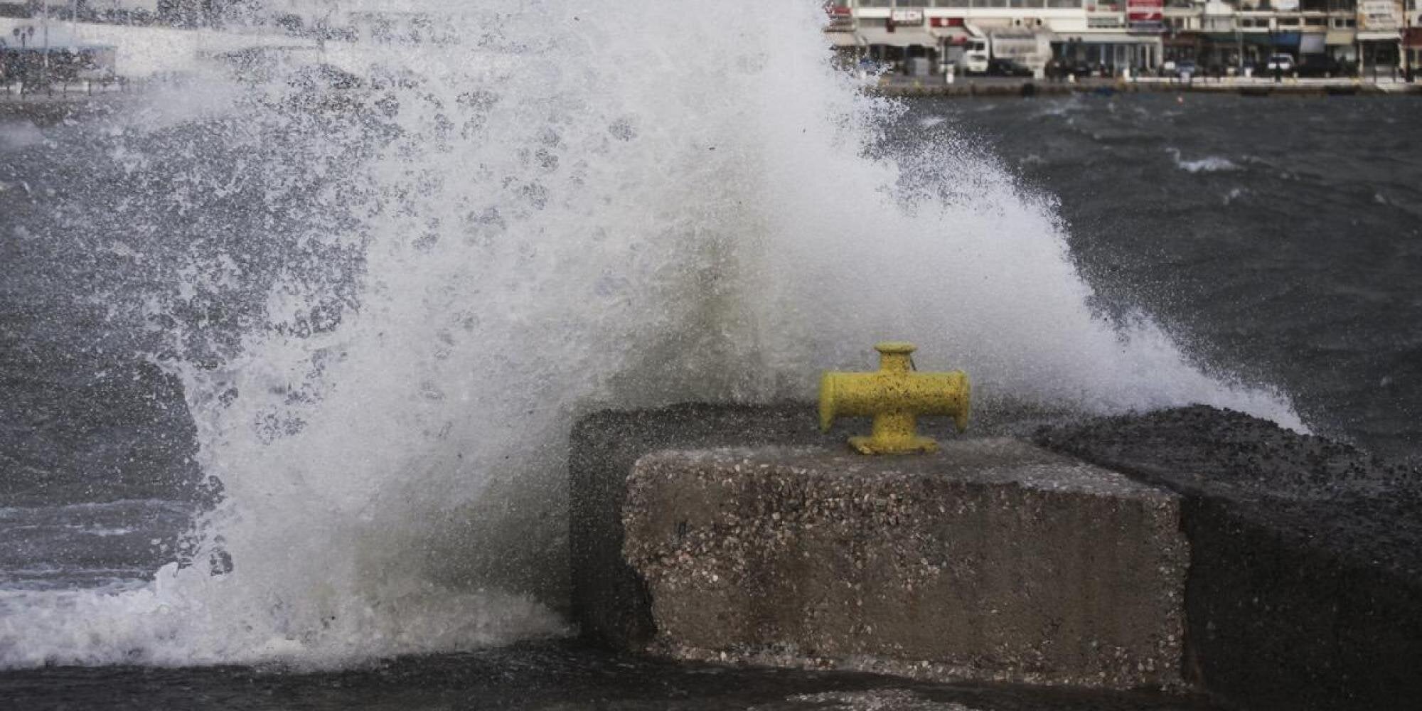 Κακοκαιρία με ισχυρούς ανέμους και προβλήματα στις ακτοπλοϊκές συγκοινωνίες