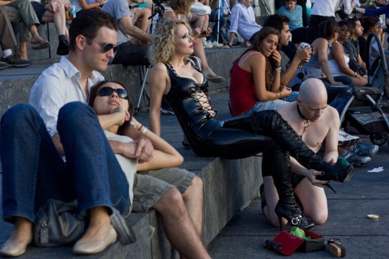 Τα ζευγάρια που δεν έχουν κανένα θέμα να φρικάρουν όλους τους υπόλοιπους δημοσίως. 