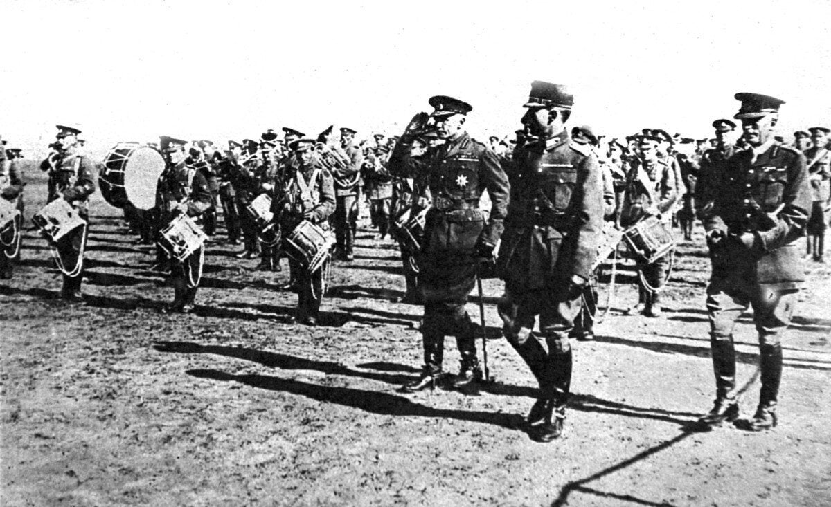 Ο Βασιλιάς Αλέξανδρος εποπτεύει το Μακεδόνικο Μέτωπο