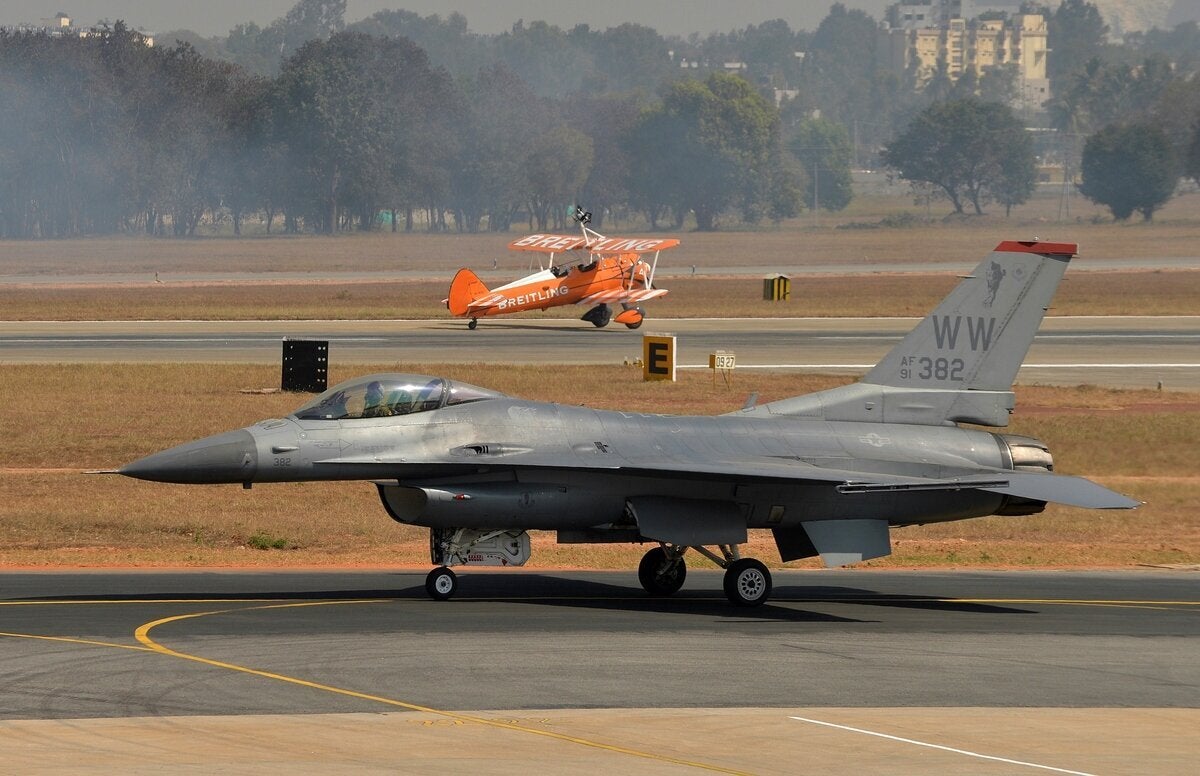 F-16 