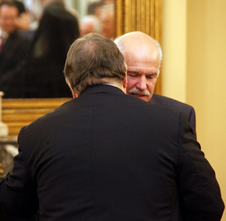 ΟΡΚΩΜΟΣΙΑ ΤΗΣ ΝΕΑΣ ΚΥΒΕΡΝΗΣΗΣ ΜΕ ΠΡΩΘΥΠΟΥΡΓΟ ΤΟΝ Γ. ΠΑΠΑΝΔΡΕΟΥ