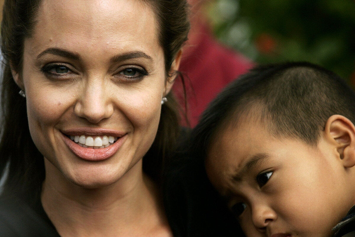 Υιοθεσία του Maddox το 2002