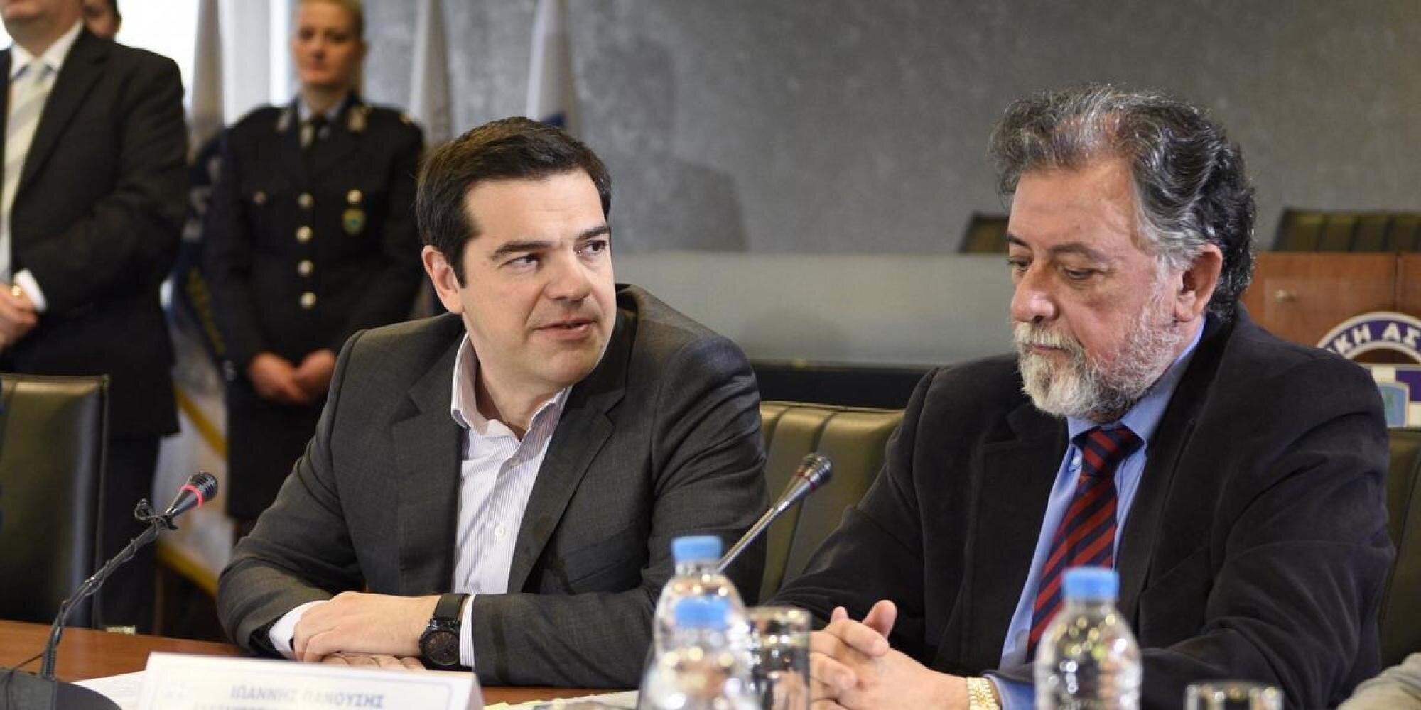 Γιατί θέλουν εκτός κυβέρνησης τον Πανούση. Η στήριξη Τσίπρα και η δύσκολη εξίσωση του «καθηγητή»