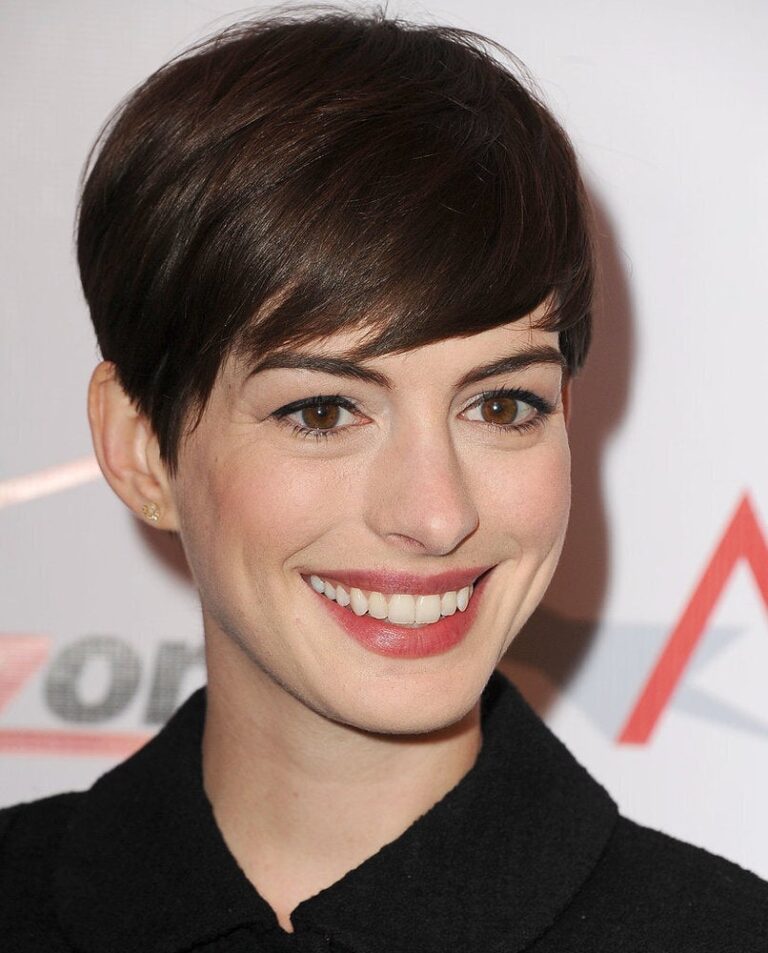 Anne Hathaway, 2012