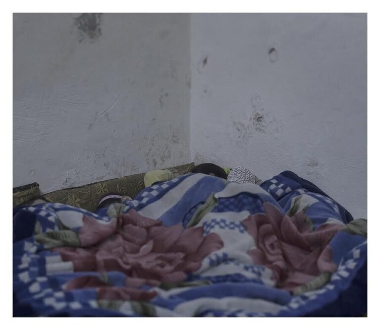 Έσρα 11, Έσμα 8 και Σίδρα 6 ετών 