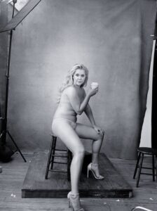 Η Amy Schumer για τον μήνα Δεκέμβριο
