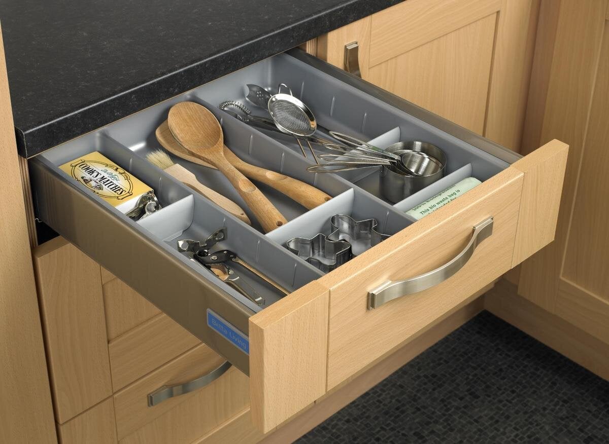 Οργανώστε τα μαχαιροπήρουνα και τα σκεύη σας