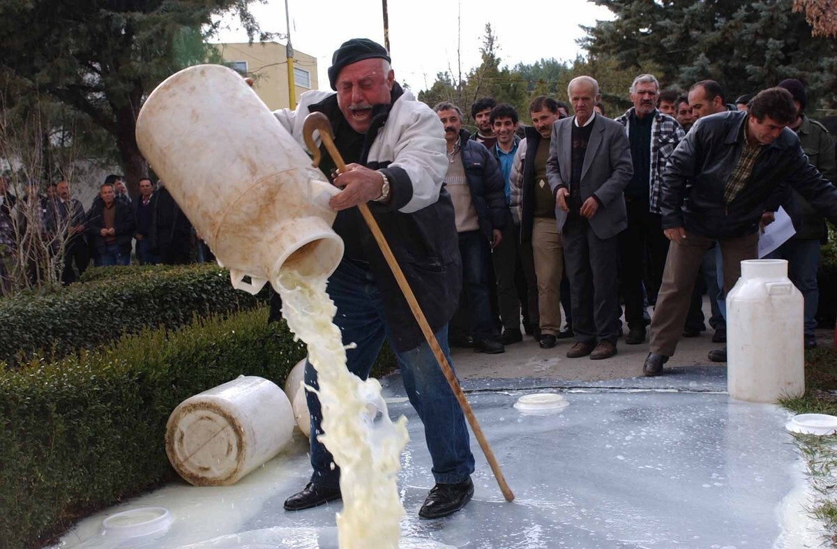 u0022Άρμεγε και κούρευε, τρώγε και πασάλειβεu0022
