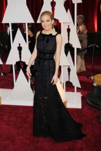 Η Sienna Miller με Oscar de la Renta, 2015
