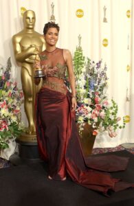 Η Halle Berry με Elie Saab, 2002
