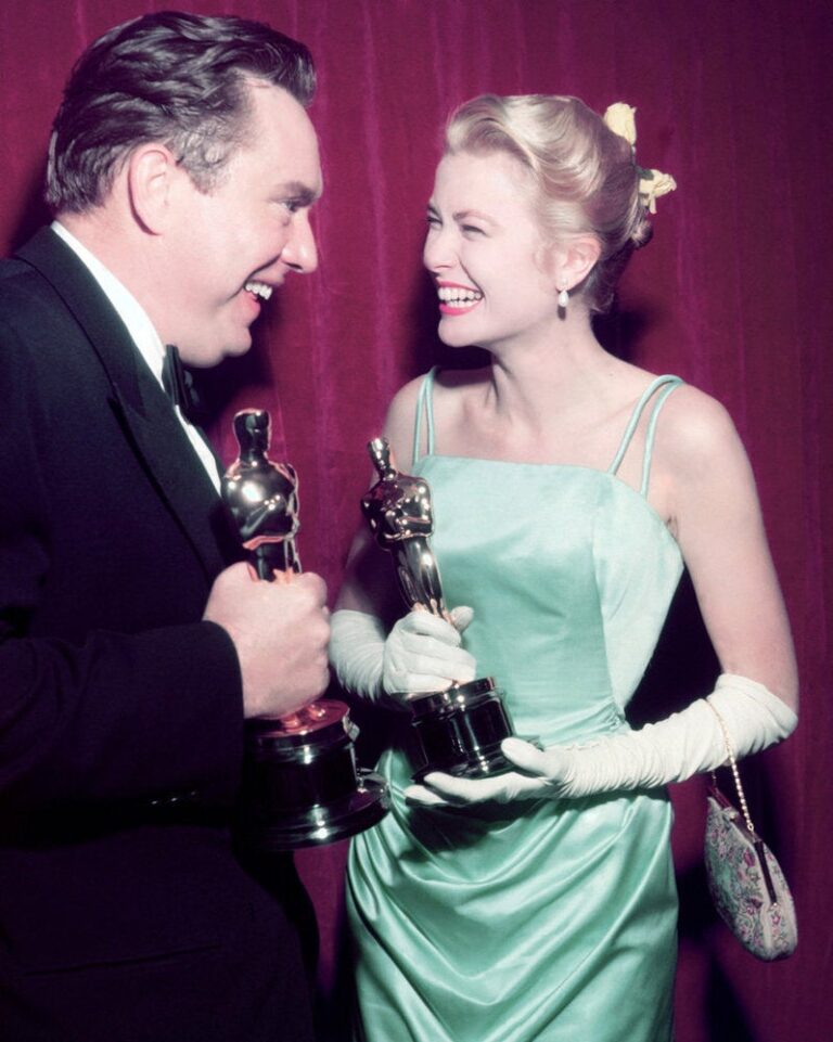 Η Grace Kelly με Edith Head, 1955