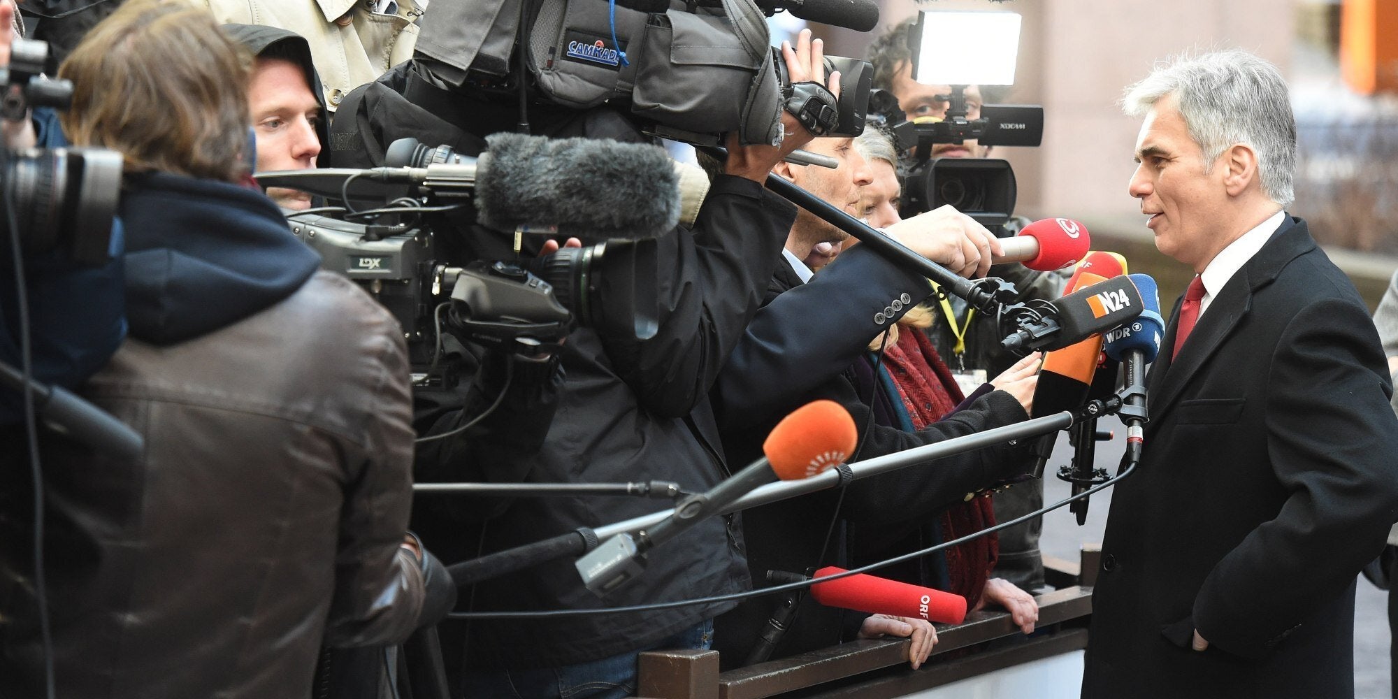 Φάιμαν: Δεν μπορεί η Ελλάδα να δρα σαν γραφείο ταξιδιών. Σκανδαλώδης η στάση της Κομισιόν