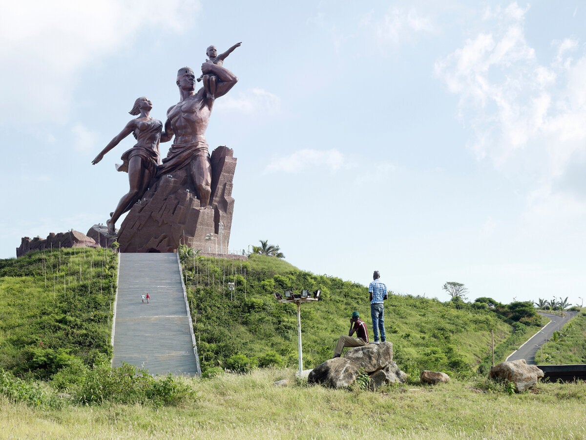 African Renaissance Monument - Μνημείο αφρικανικής αναγέννησης: Dakar – Σενεγάλη. Ανεγέρθηκε το 2010 και έχει ύψος 49 μέτρα