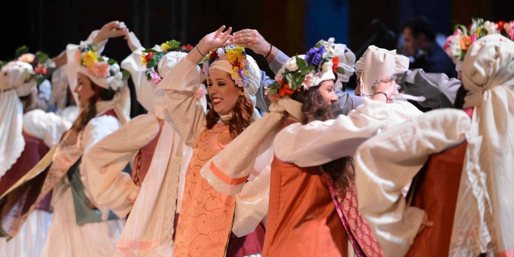 Κερδίστε 2 διπλές προσκλήσεις για την παράσταση «Γαϊτανάκι από φιλιά»