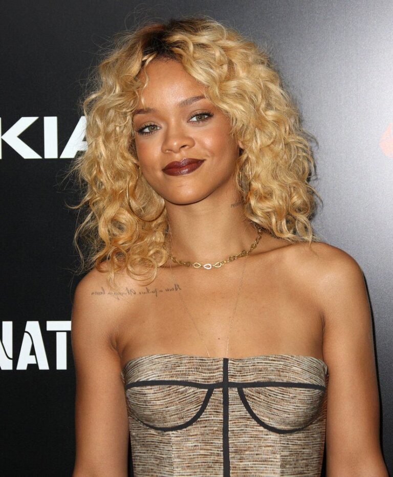 Rihanna, 2012