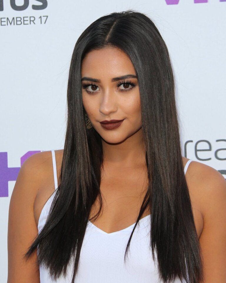 Shay Mitchell, 2015