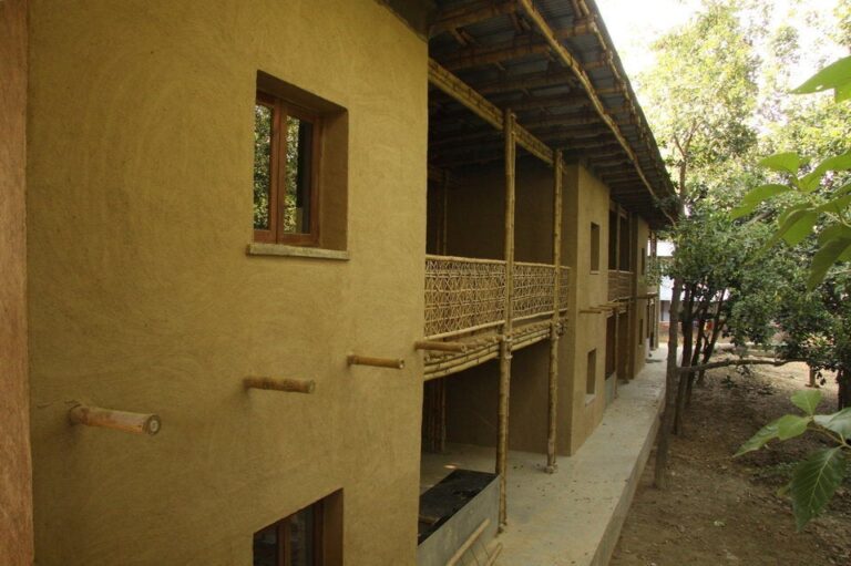 Phoolna, Community Hall και κατοικίες για δασκάλους (Sunderpur, Ινδία)