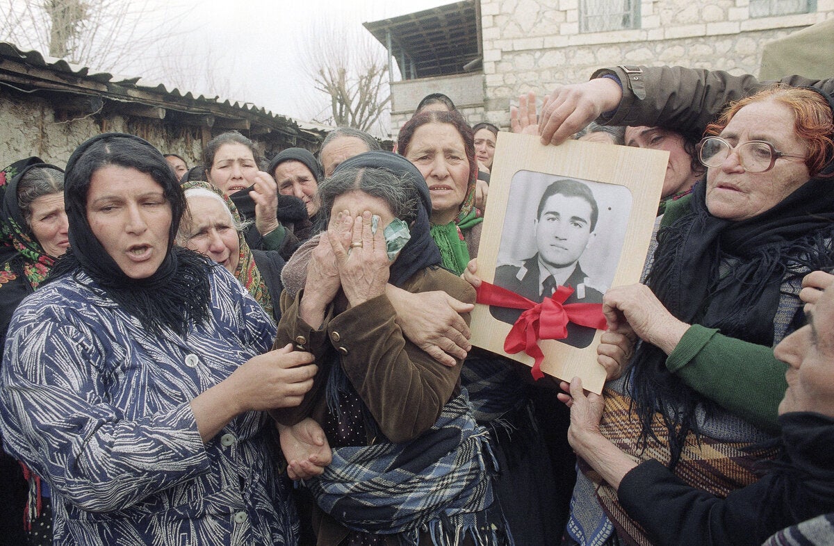 Μητέρα στρατιώτη του Αζερμπαϊτζάν θρηνεί, 1992