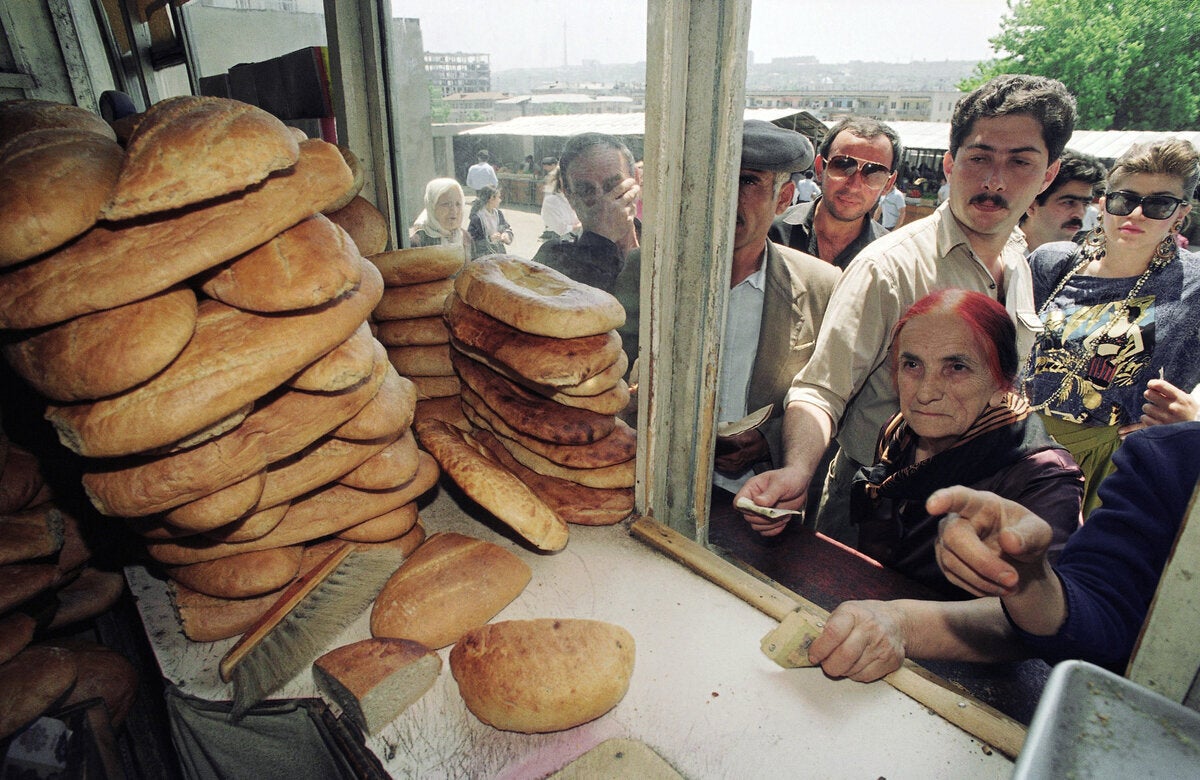 Στην ουρά για ένα καρβέλι ψωμί, 1992