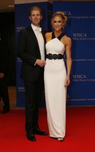 Ο γιος του Dοnald Trump Εric με τη γυναικα του Lara