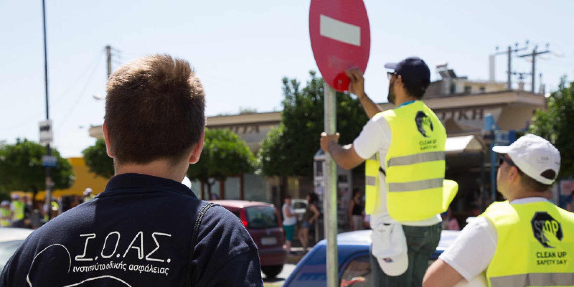 Clean Up-Safety Days: 186 πινακίδες στο Δήμο Ελευσίνας έγιναν «καινούριες»