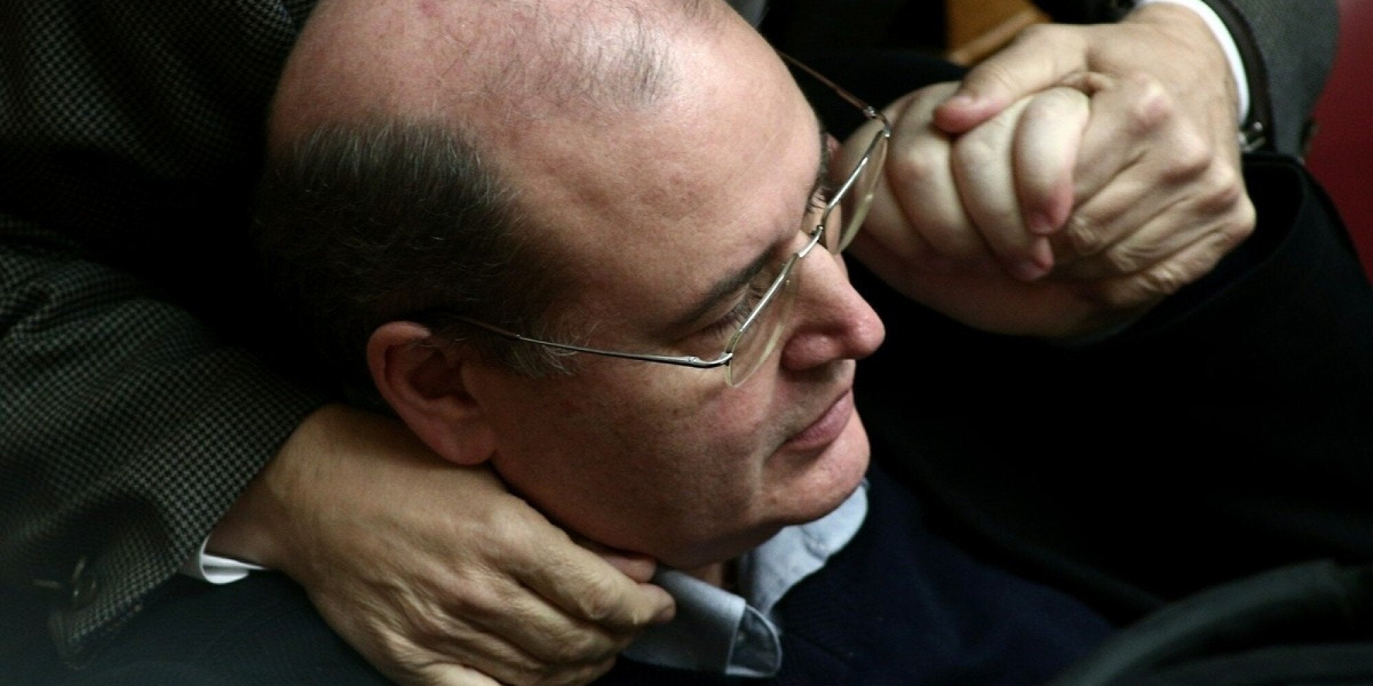 Πυρ ομαδόν κατά Φίλη από την αντιπολίτευση για τα περί «ορίων συνταγματικής ανοχής» για το «παραιτηθείτε»