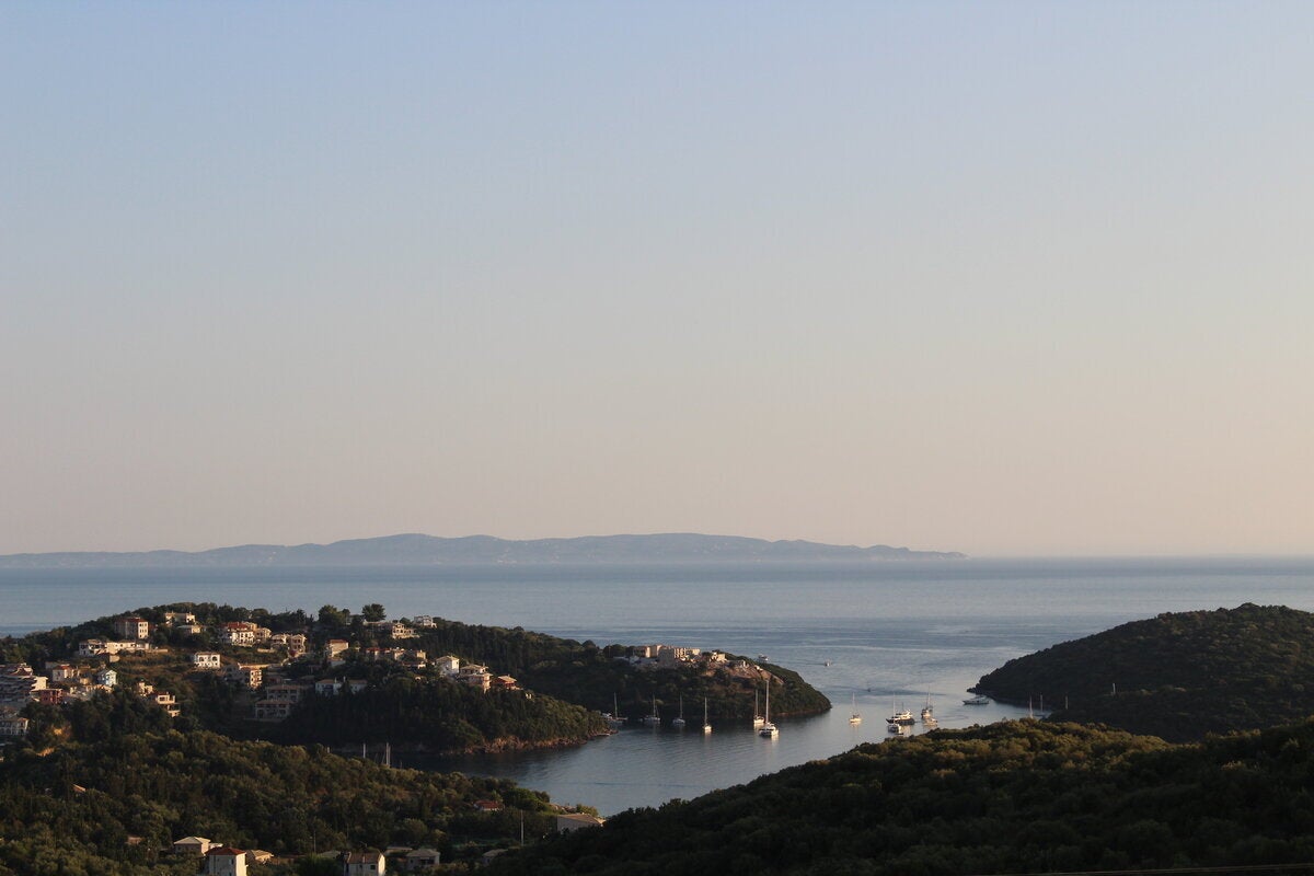 ΚΟΛΠΙΣΚΟΣ ΣΤΟ ΧΩΡΙΟ ΤΩΝ ΣΥΒΟΤΩΝ