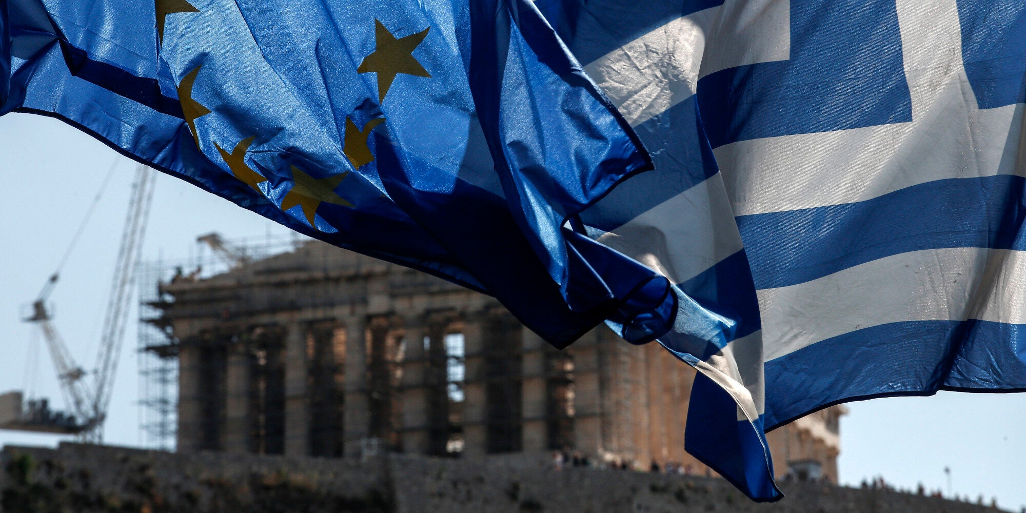 Spiegel: «Ελλάδα, η απατηλή ηρεμία του Αυγούστου». «Βλέπουν» αναζωπύρωση προσφυγικού και εκλογές