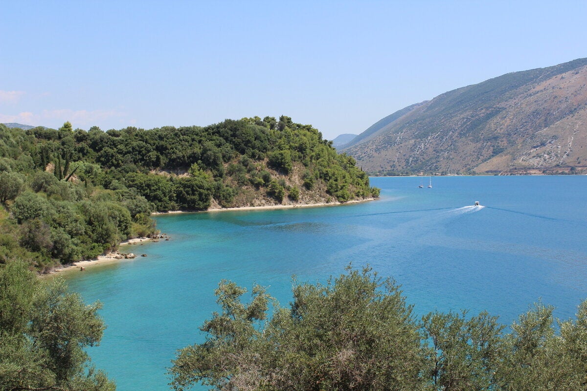 ΜΙΚΡΕΣ ΠΑΡΑΛΙΕΣ ΚΟΝΤΑ ΣΤΟΝ ΚΟΚΚΙΝΟ ΒΡΑΧΟ, ΣΥΒΟΤΑ