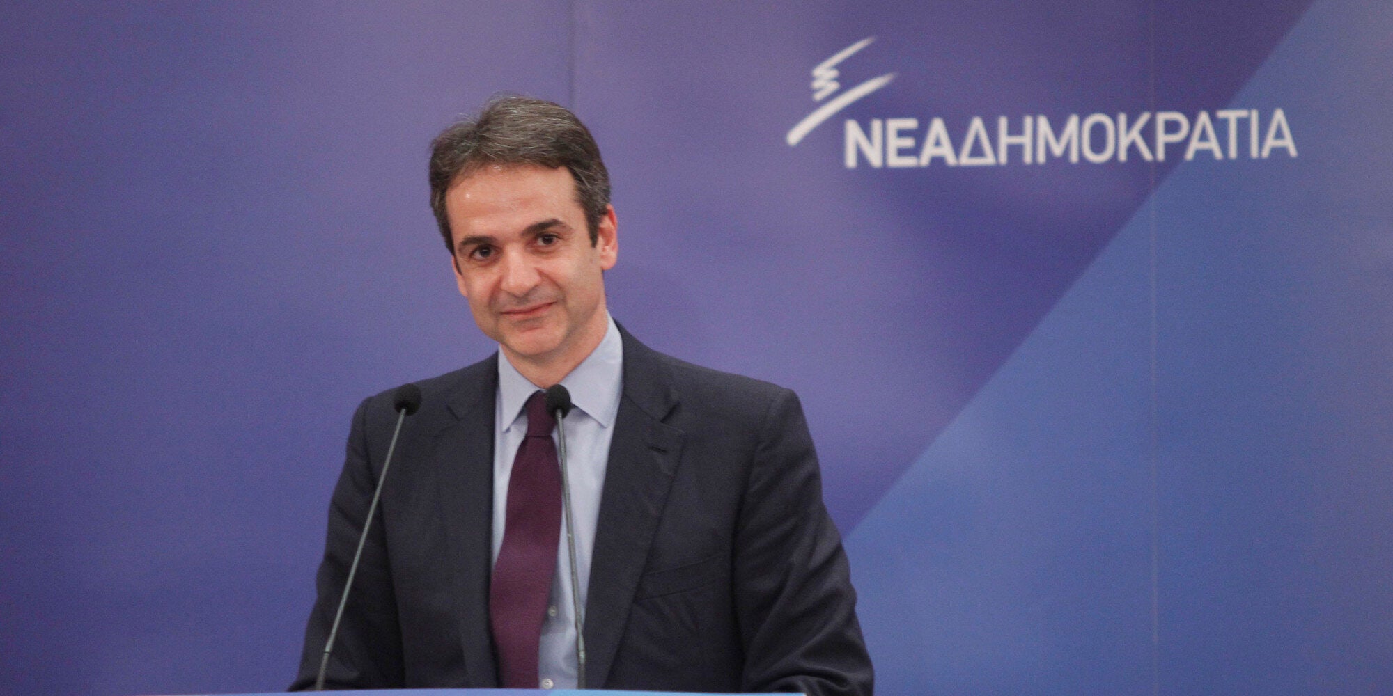 Η τούρτα γενεθλίων με τα 42 κεράκια και το ραντεβού στη Βουλή για τα ΜΜΕ