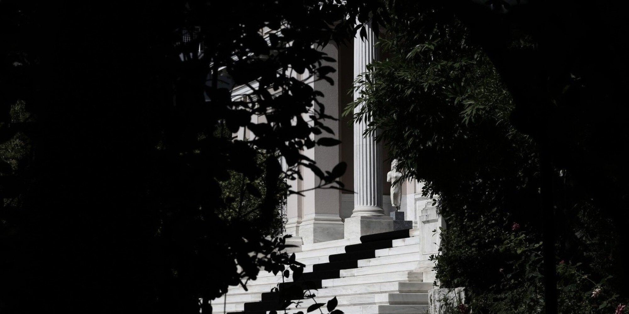 Διαψεύδει το Μαξίμου δημοσίευμα των FT ότι η Μέρκελ επέπληξε τον Τσίπρα για το προσφυγικό