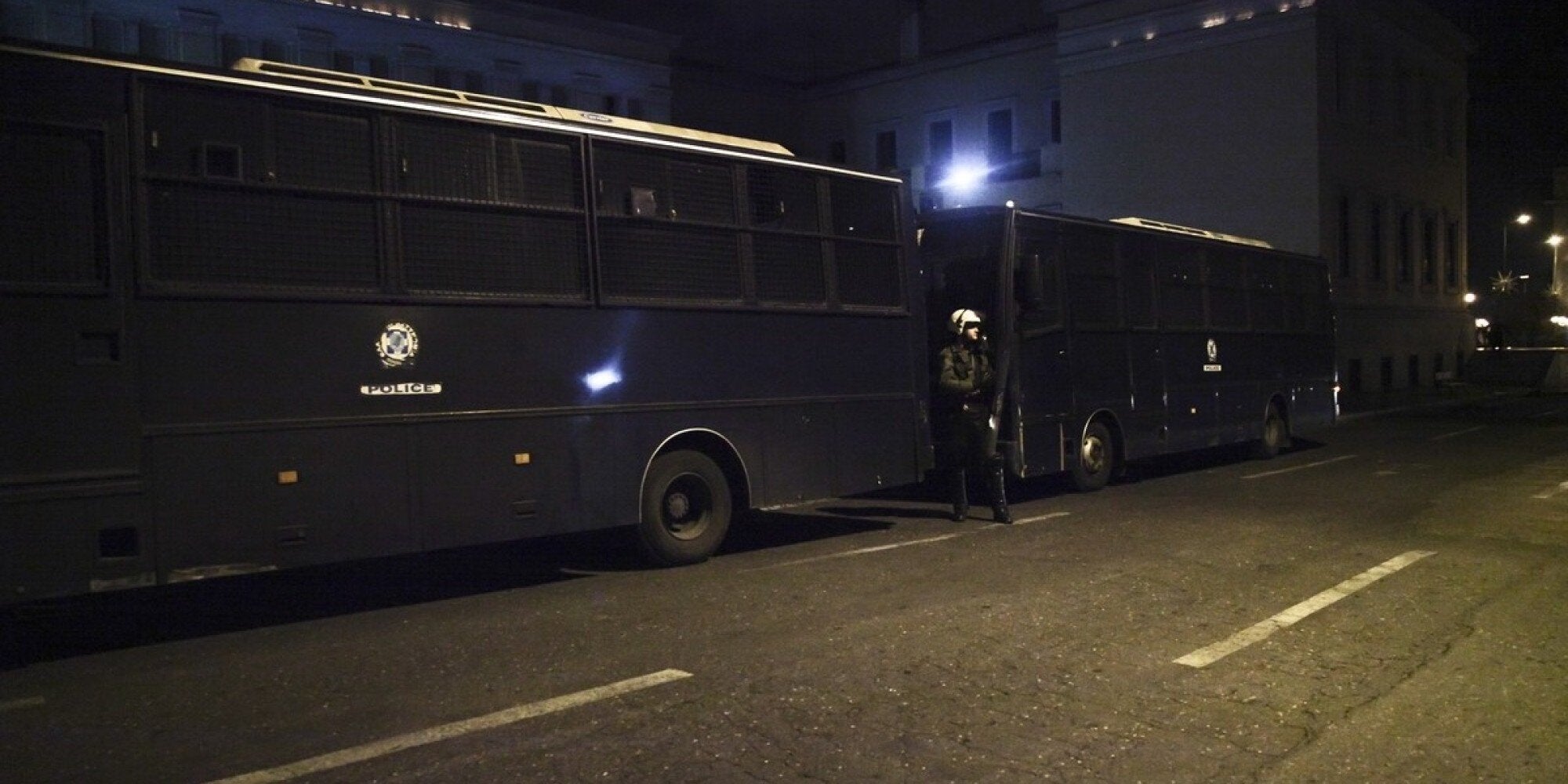 Αστυνομικός πυροβόλησε κατά λάθος το πόδι του ενώ βρισκόταν μέσα σε κλούβα των ΜΑΤ