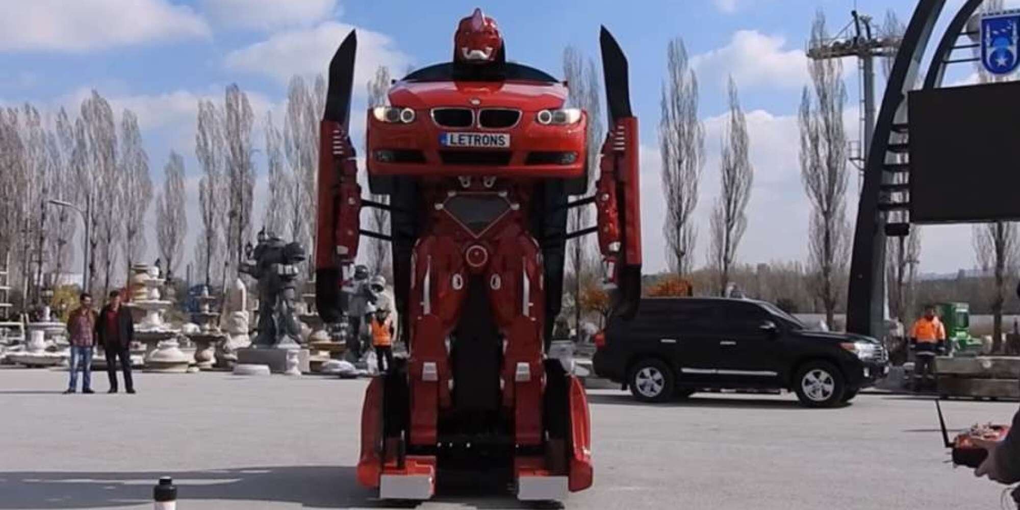 Τούρκοι μηχανικοί μετέτρεψαν μια BMW σε Transformer