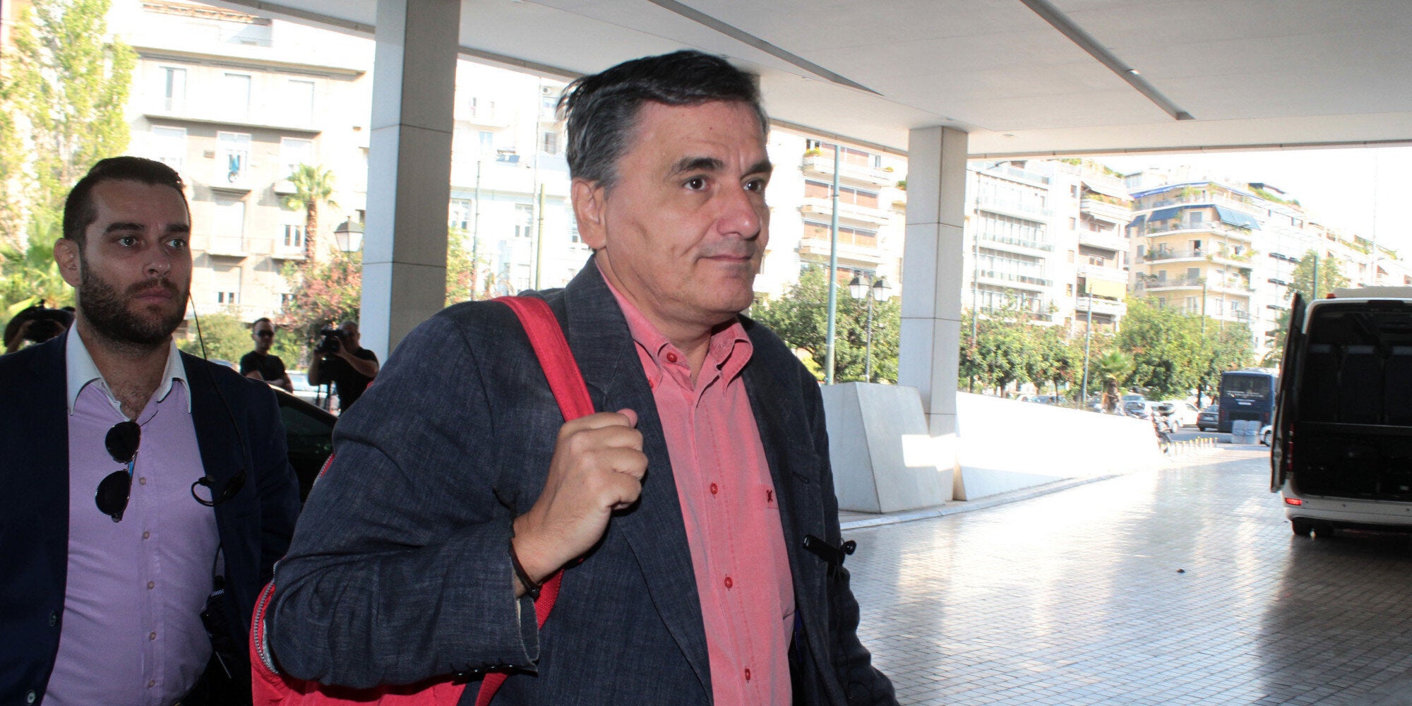 Τσακαλώτος: Η απάντηση Μητσοτάκη στην κρίση είναι να πάει φάρμακα και βιβλία από το 6% στο 11%