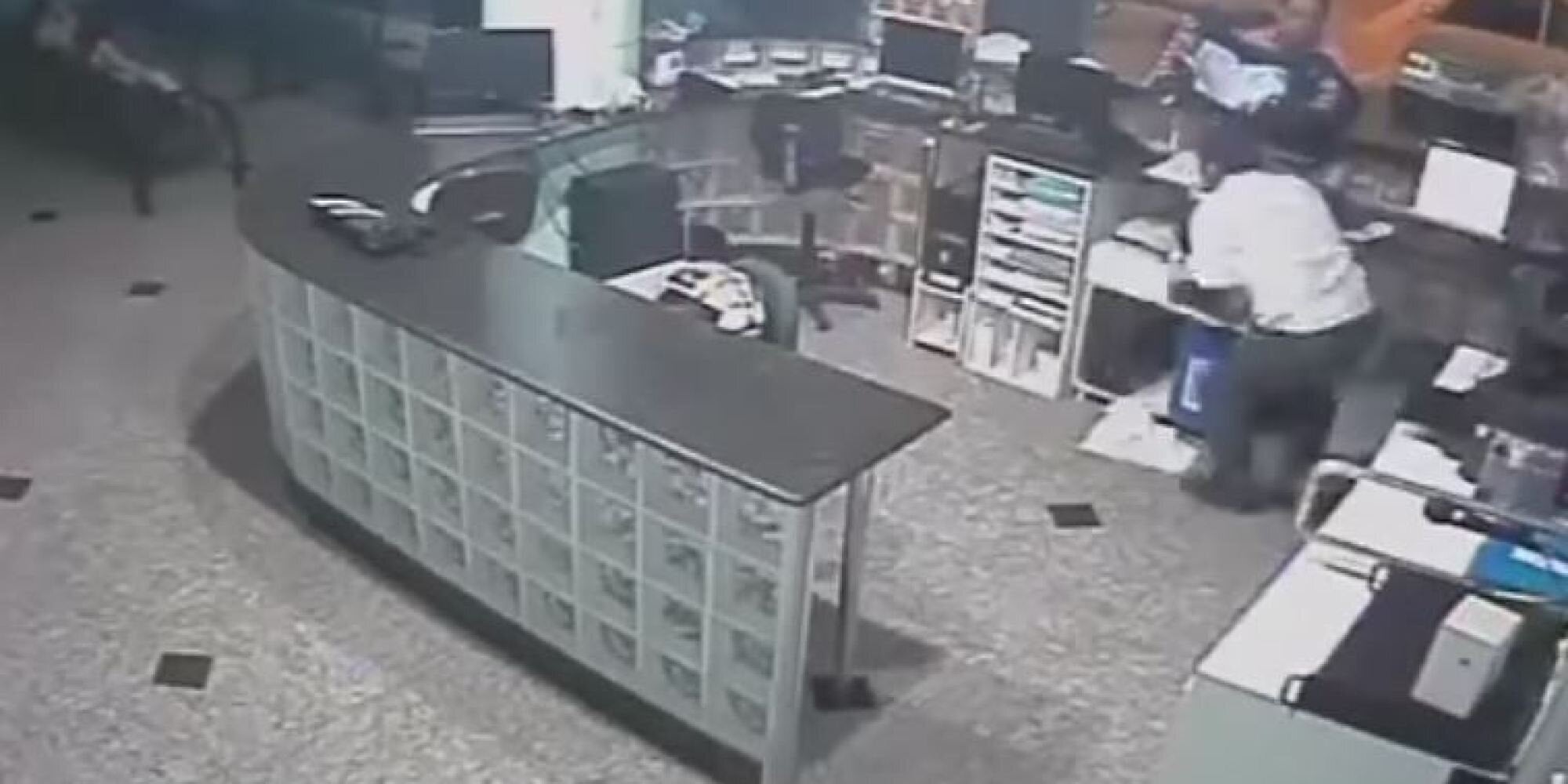 Έπιασε στον αέρα νεογέννητο που έπεσε από το κάθισμά του