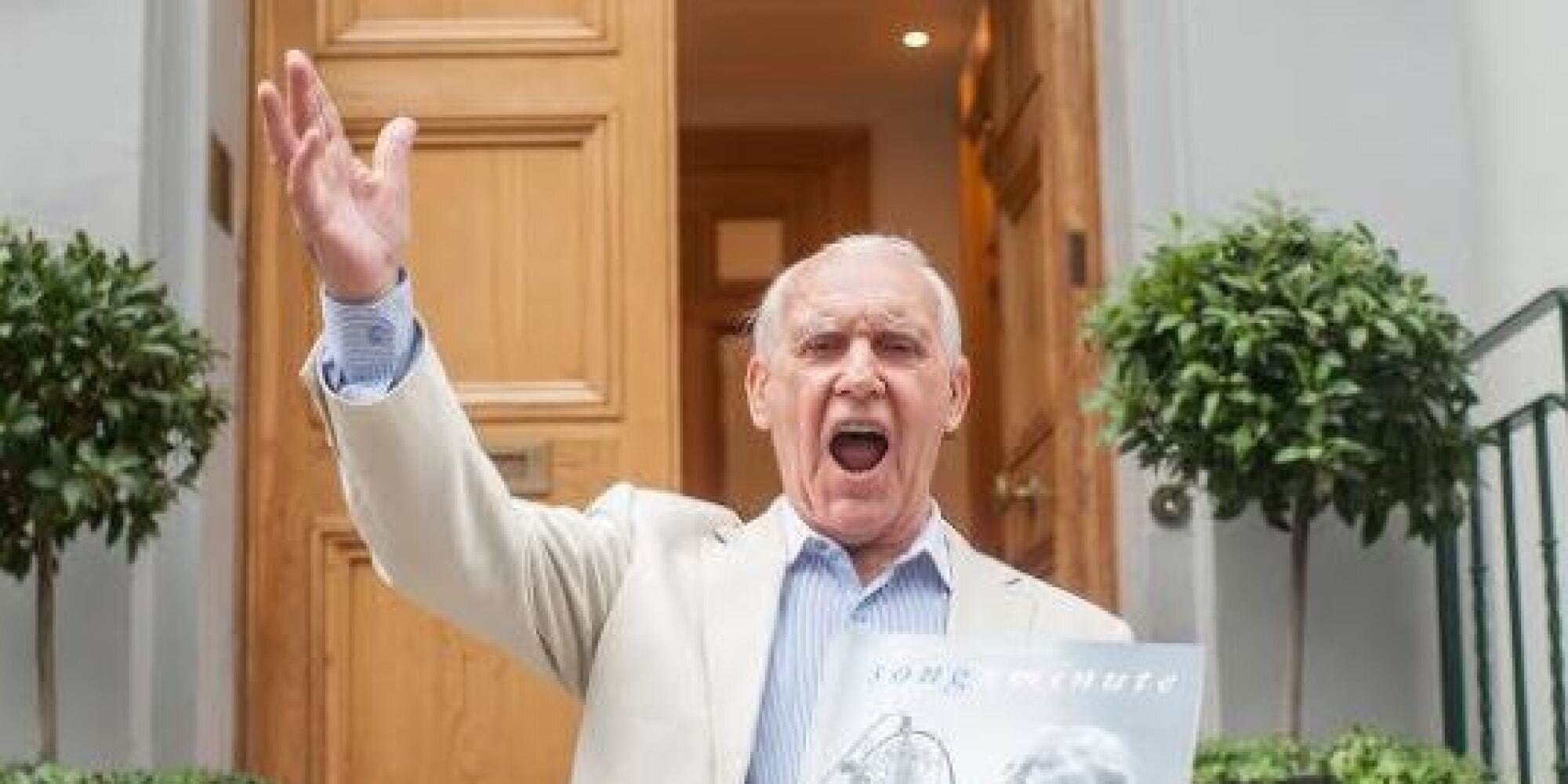 Το πιο συγκινητικό βίντεο: Πατέρας με Αλτσχάιμερ τραγουδά μαζί με τον γιο του στο αμάξι και κερδίζει συμβόλαιο με δισκογραφική