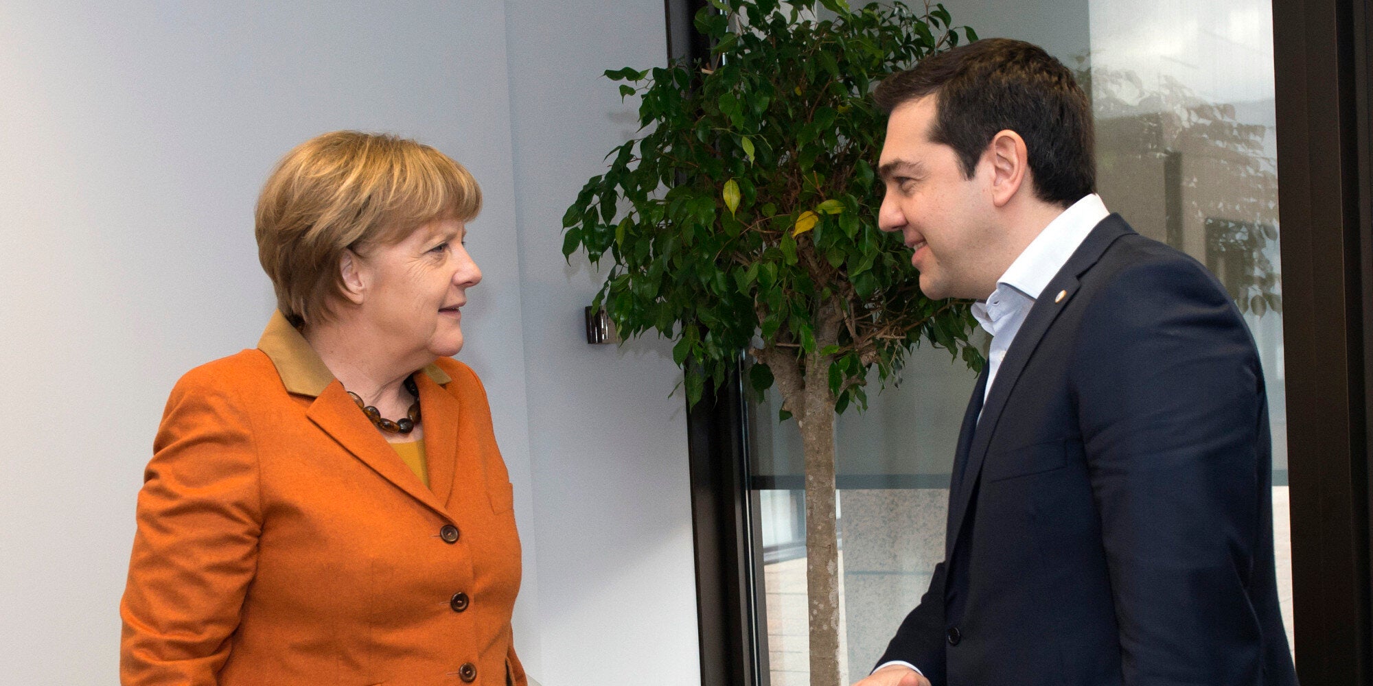 Οι προκλήσεις που αντιμετωπίζει η Ευρώπη σε τηλεφωνική επικοινωνία Τσίπρα – Μέρκελ