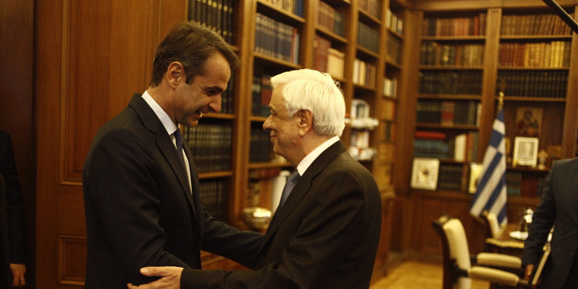 Μητσοτάκης σε Παυλόπουλο: «Η κατάσταση είναι εξαιρετικά κρίσιμη για τη χώρα».