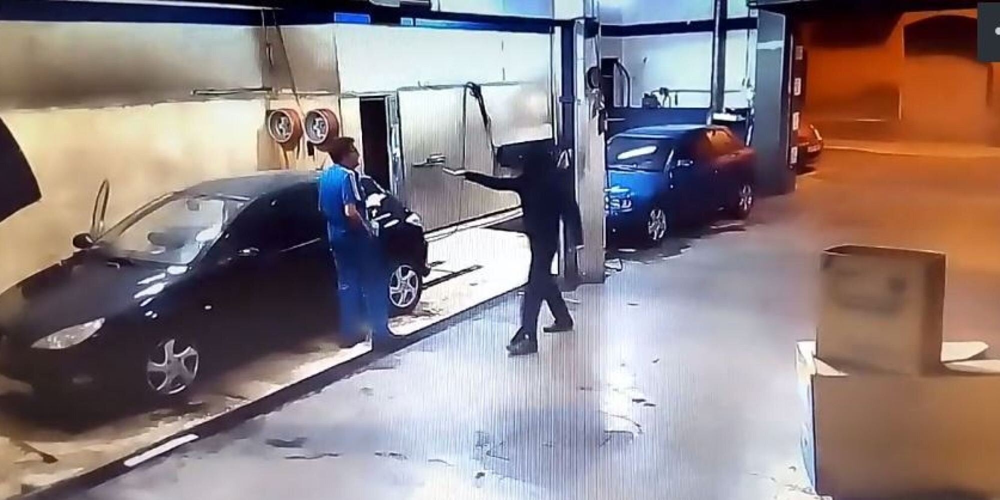 Δεν φαντάζεστε πως ένας υπάλληλος πλυντηρίου αυτοκινήτων τιμώρησε έναν κλέφτη