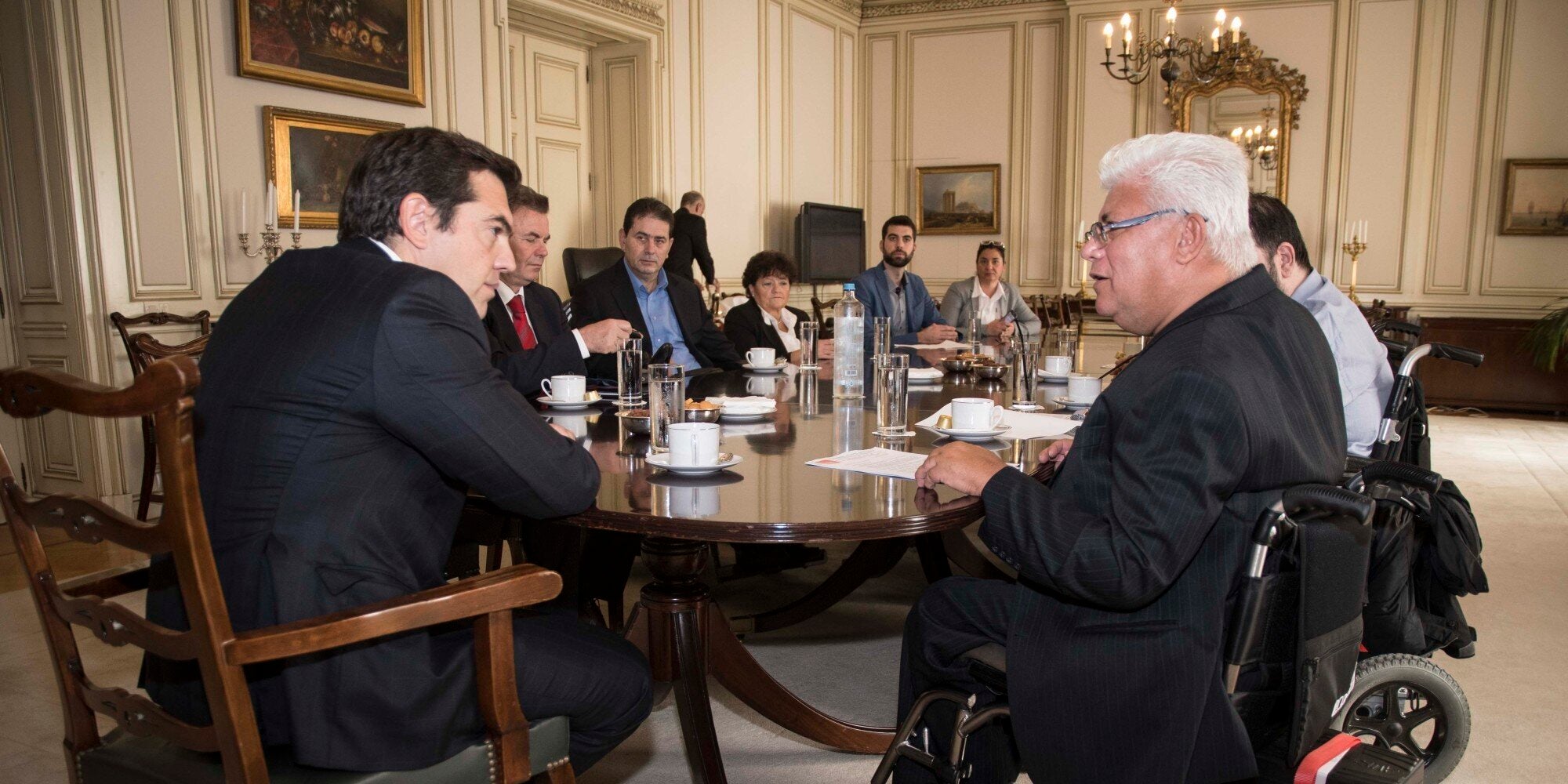 Συνάντηση Τσίπρα με εκπρόσωπους του Πανελληνίου Συλλόγου Παραπληγικών