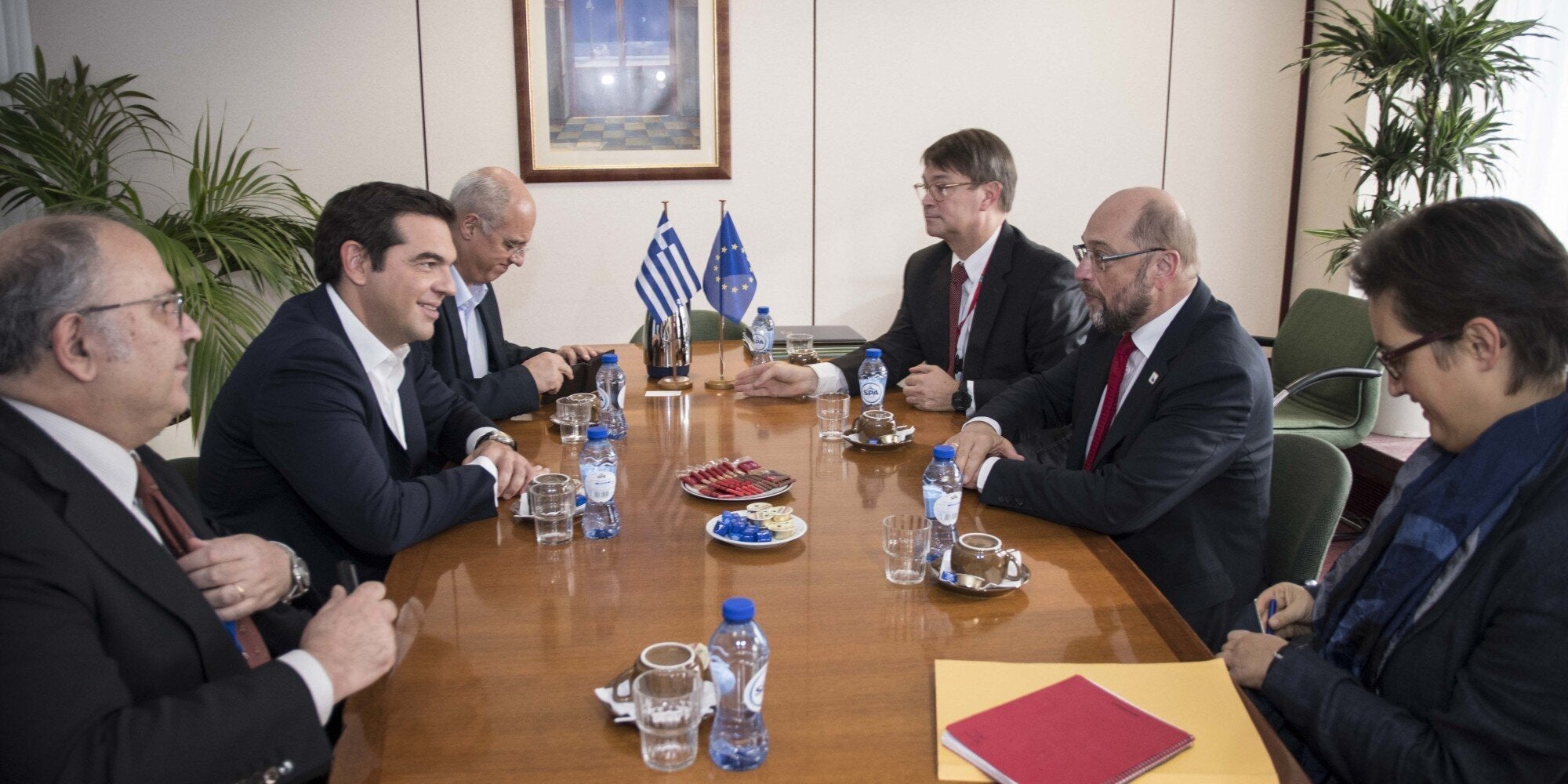 To χρέος στην επιτροπή Οικονομικών του ΕΚ. Το ανακοίνωσε ο Σουλτς (αλλά εξεπλάγην από τις φήμες περί ανάληψης πρωτοβουλιών)