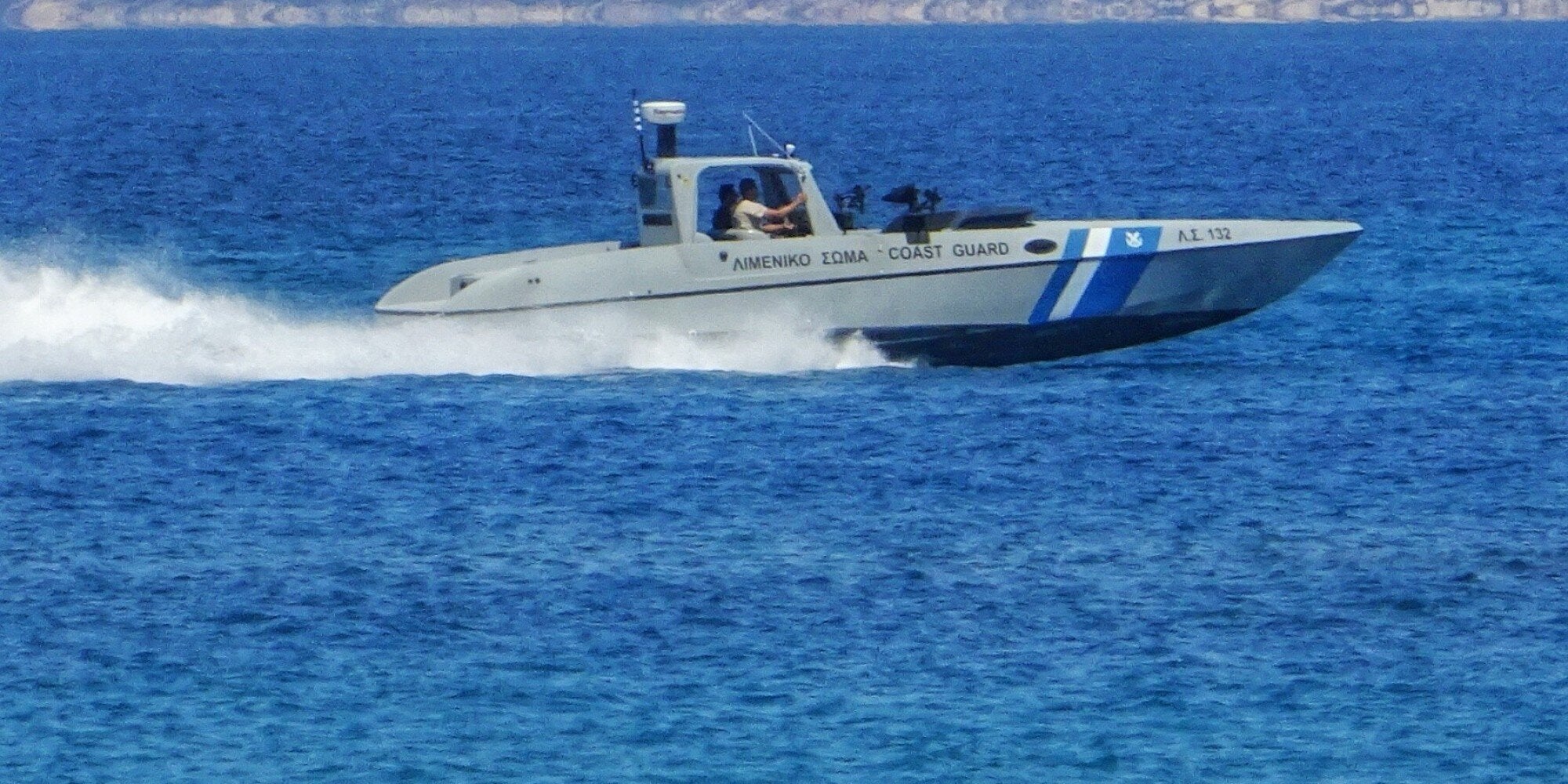 Σκάφος με 130 μετανάστες κοντά στην παραλία της Μεθώνης