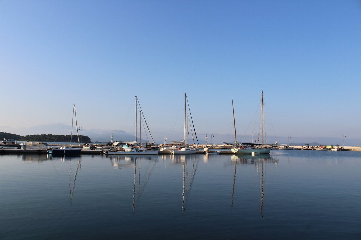 Λιμάνι κορωνησίας, νωρίς το πρωί