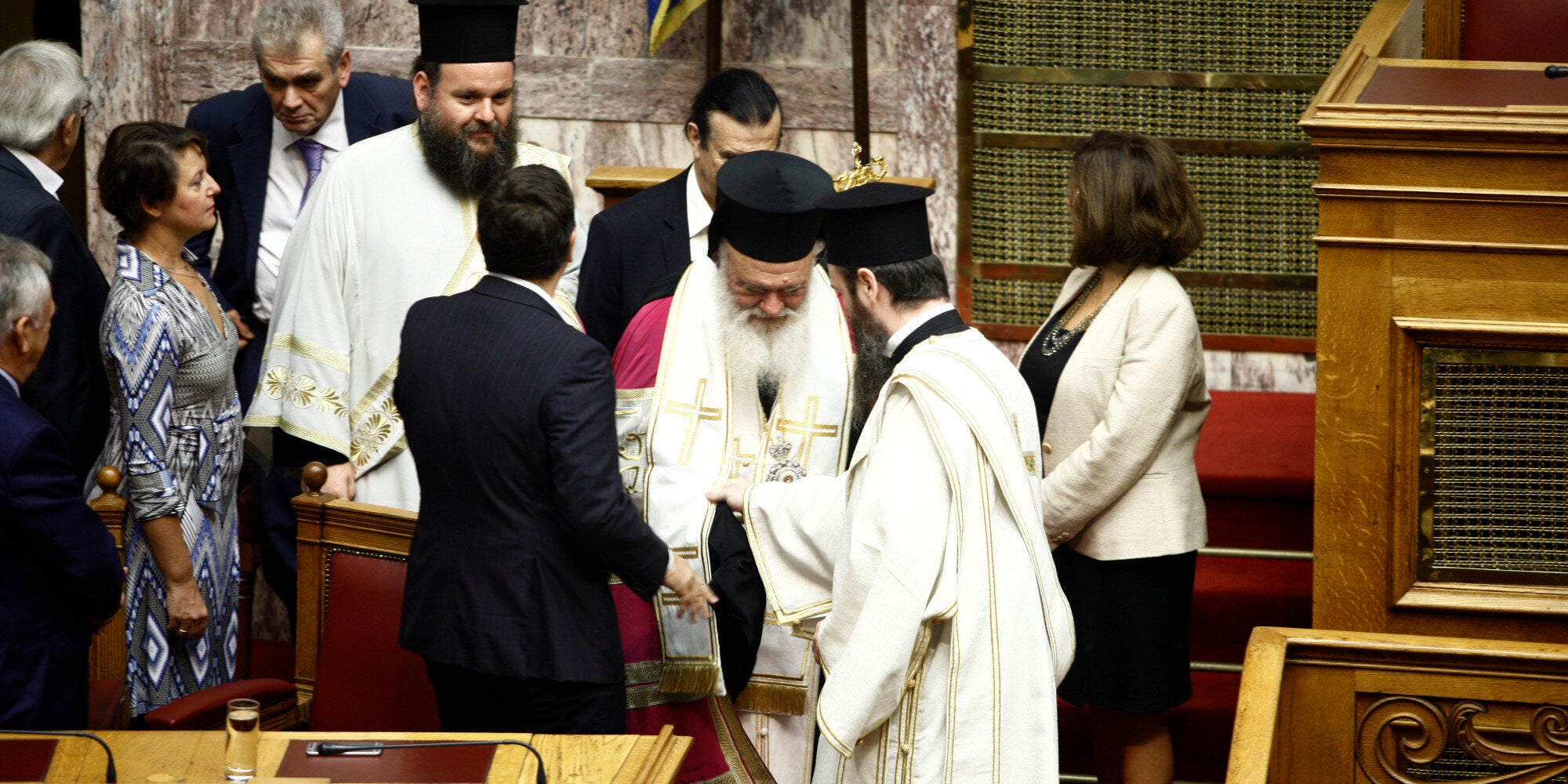 Αιχμές Ιερώνυμου κατά τον αγιασμό: «Τα σπίτια μας καίγονται και εμείς τραγουδάμε»