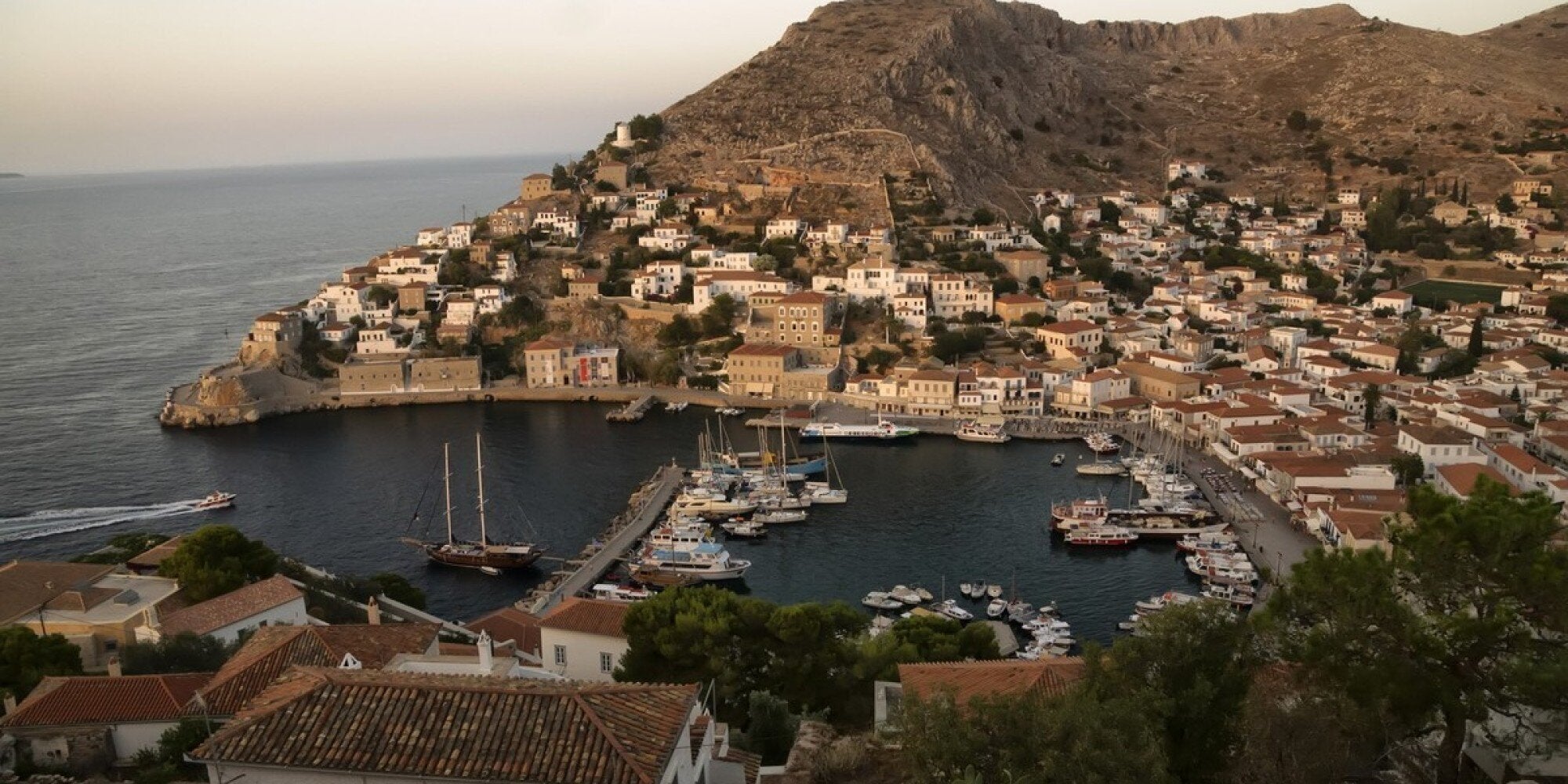 O Δημήτρης Κοτσιφάκης φωτογραφίζει την Ύδρα: Άρωμα αλλοτινής Εποχής