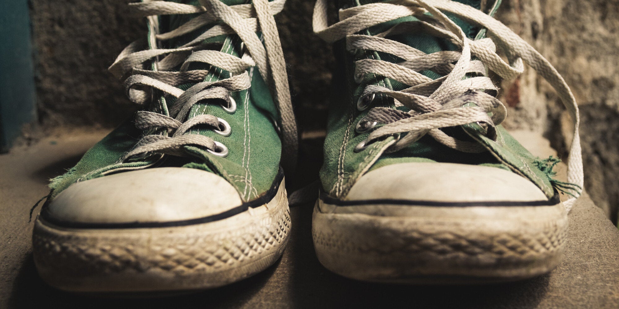 Γιατί τα All Star Converse έχουν τις δύο πλαϊνές μικρές τρύπες (ο λόγος είναι διπλός)