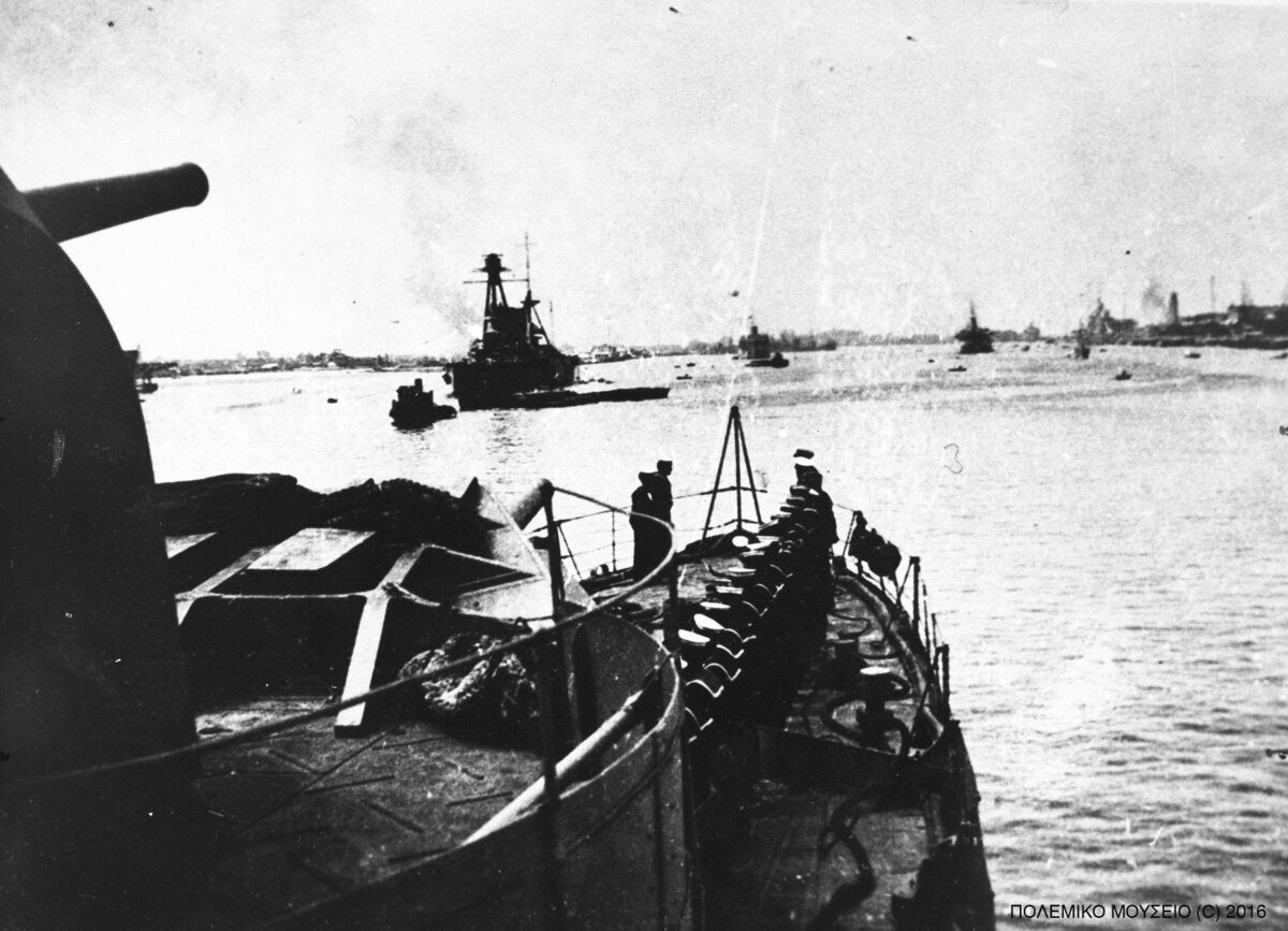 Ελληνικά πολεμικά συνοδεύουν συμμαχική νηοπομπή