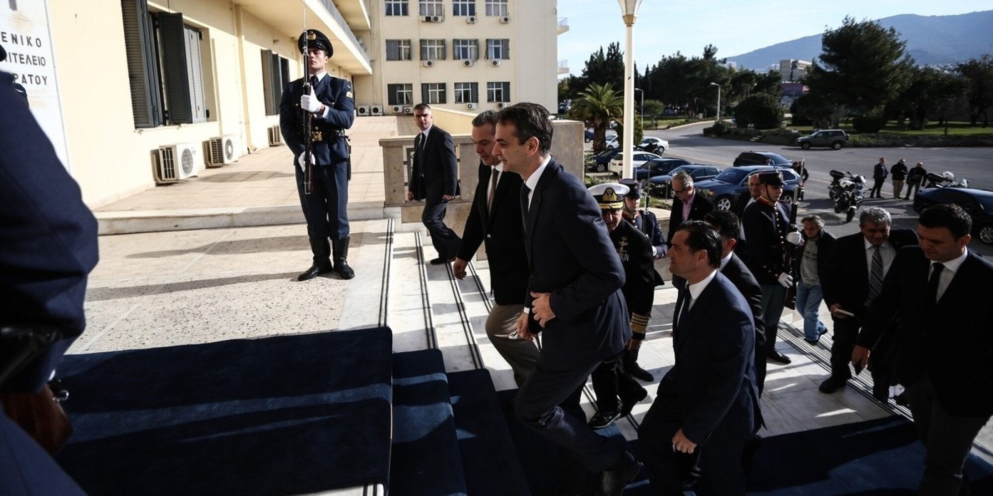 Μητσοτάκης: Εγγύηση ασφάλειας οι Ένοπλες Δυνάμεις. Θα σταθούμε δίπλα στα προβλήματά τους