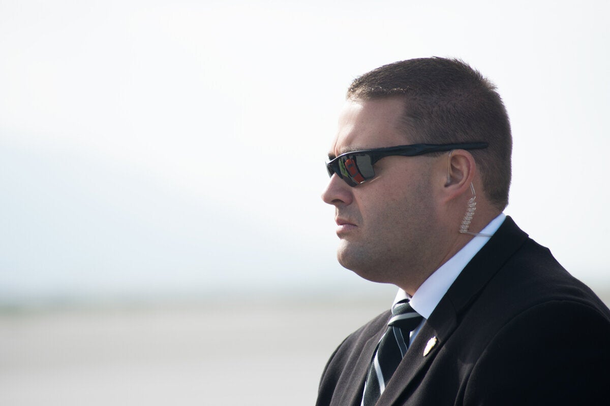 Ένας μόνο από τους εκατοντάδες άντρες της ασφάλειας του Προέδρου Ομπάμα.